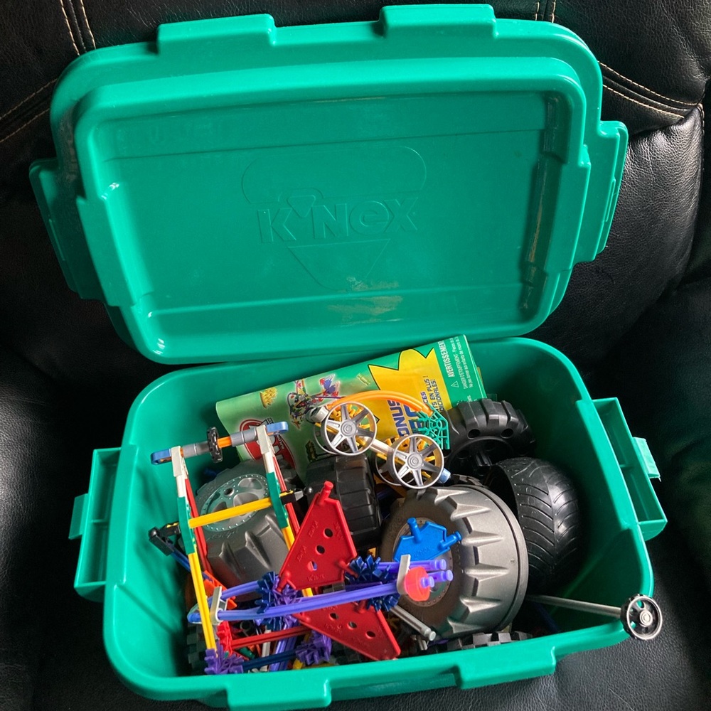 K’Nex Tote of 4 Pounds of Various Pieces